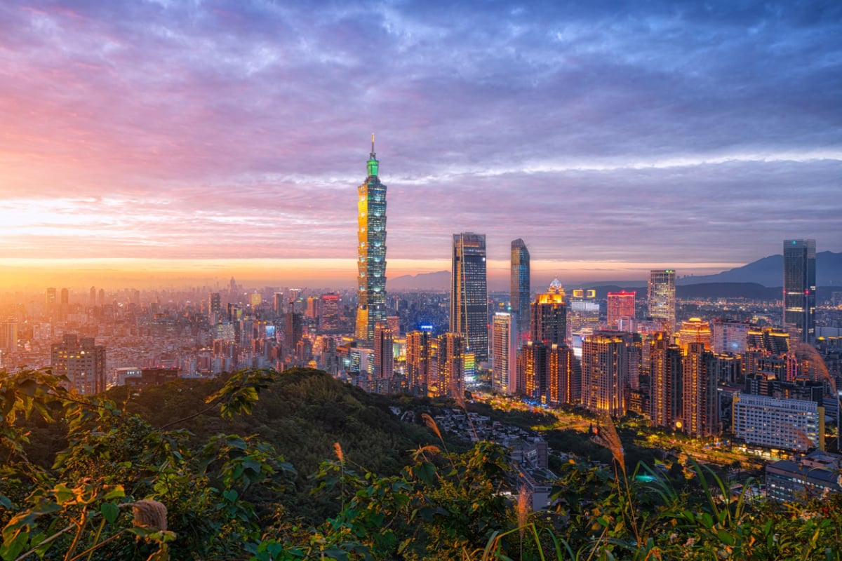 Sunset view of Taipei skyline